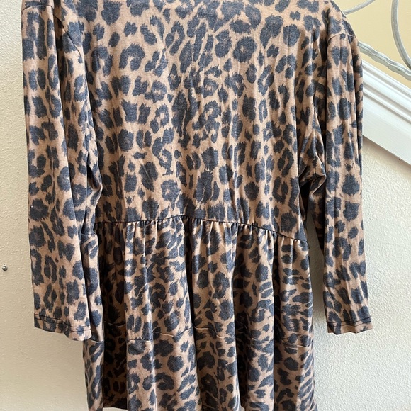 Leopard Print Button-Up Top - Picture 3 of 3